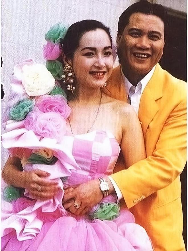 恬妞：出道即巅峰却遭富豪骗婚？中年逆袭，如何写出大女主剧本（组图） - 23