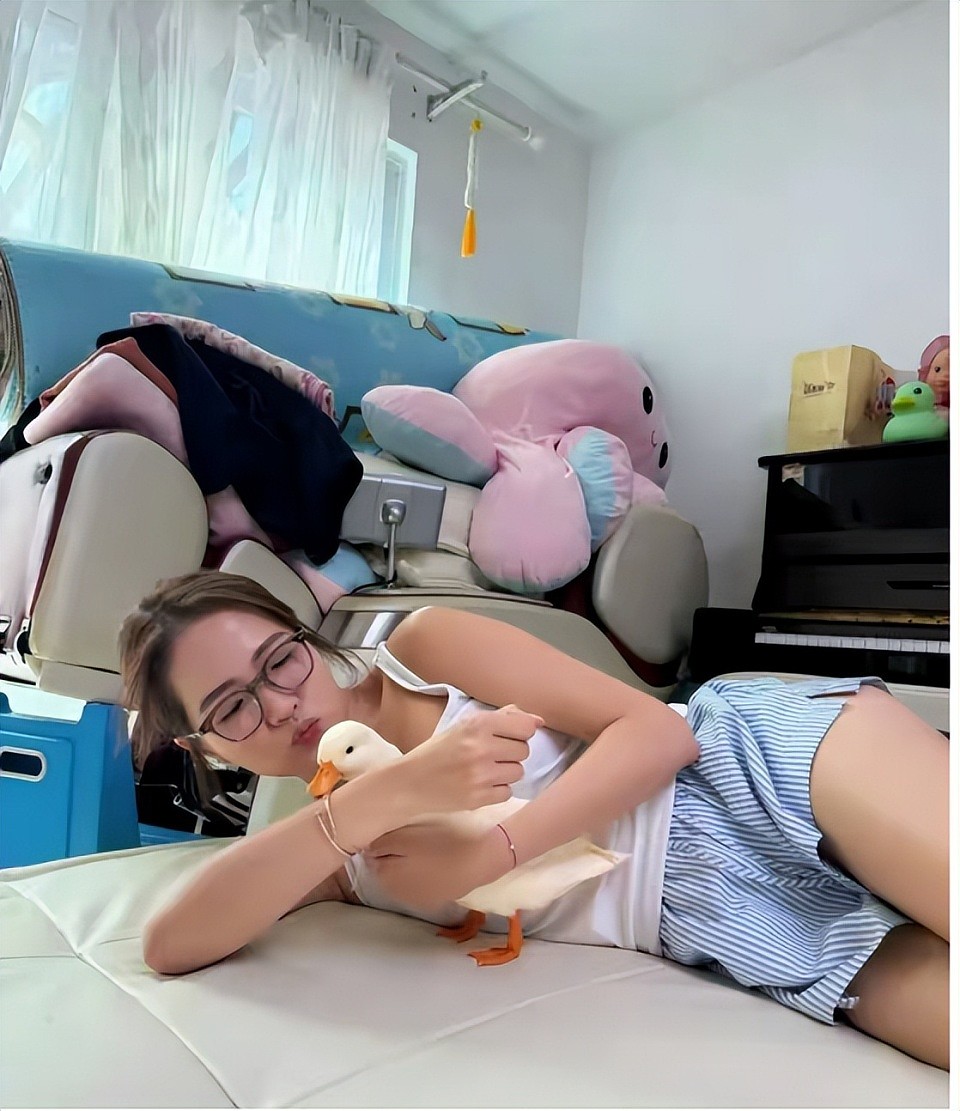 TVB女星养鸭治疗情伤，48小时亲密相处不嫌脏，曾爆公司灵异事件（组图） - 4