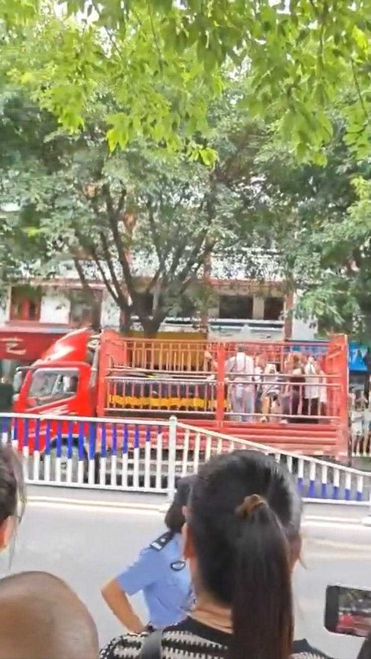 女孩被霸凌后，江油人因何走上街头（组图） - 6