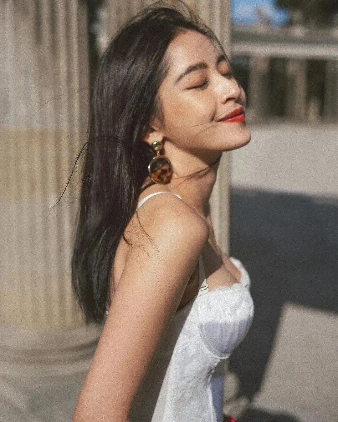 【美女】倪妮的脸，柳岩的匈，晓彤的腿，这个小姐姐身材太狠了（组图） - 8
