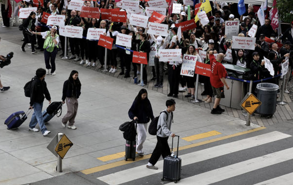 政府下令加航复工! 航班无限期取消,50万人滞留,机场乱成粥,华人多花$10000抢票(组图) - 3