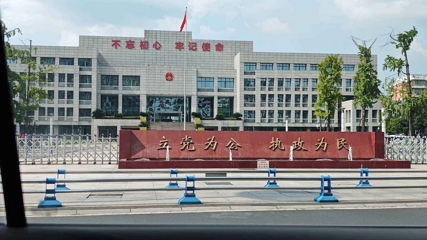女孩被霸凌后，江油人因何走上街头（组图） - 1