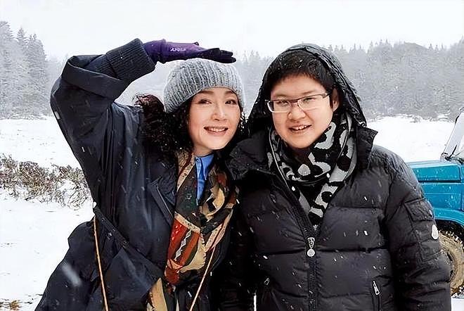 恬妞：出道即巅峰却遭富豪骗婚？中年逆袭，如何写出大女主剧本（组图） - 36
