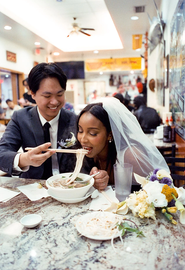 超赞！ 华人小哥与黑人妹子成婚，在唐人街拍港风婚纱照（组图） - 8