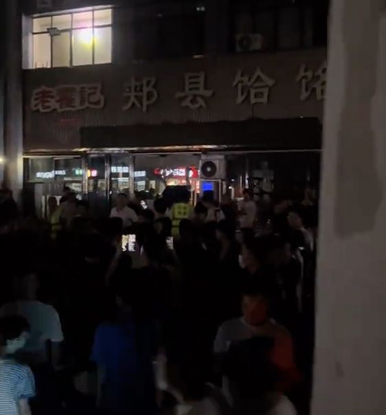 郑州“续面事件”面馆关门，附近商家：面馆老板太傲慢（组图） - 3