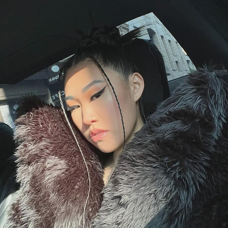 奢靡生活曝光！华裔富二代开撕，27岁网红住$2400万庄园，开劳斯莱斯！被扒被痛骂“脸皮厚”（组图） - 5