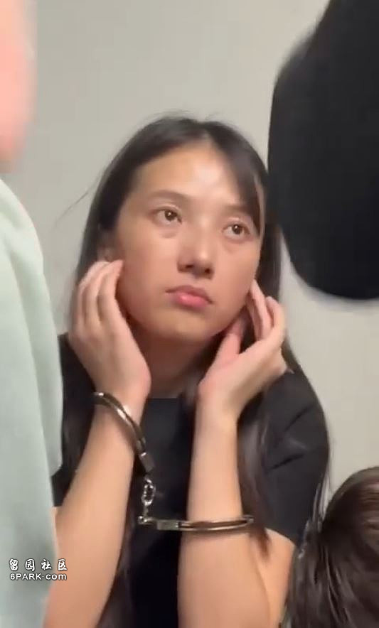 中国女大闹吉隆坡机场，扯女移民官头巾撞落枱被捕（组图） - 2
