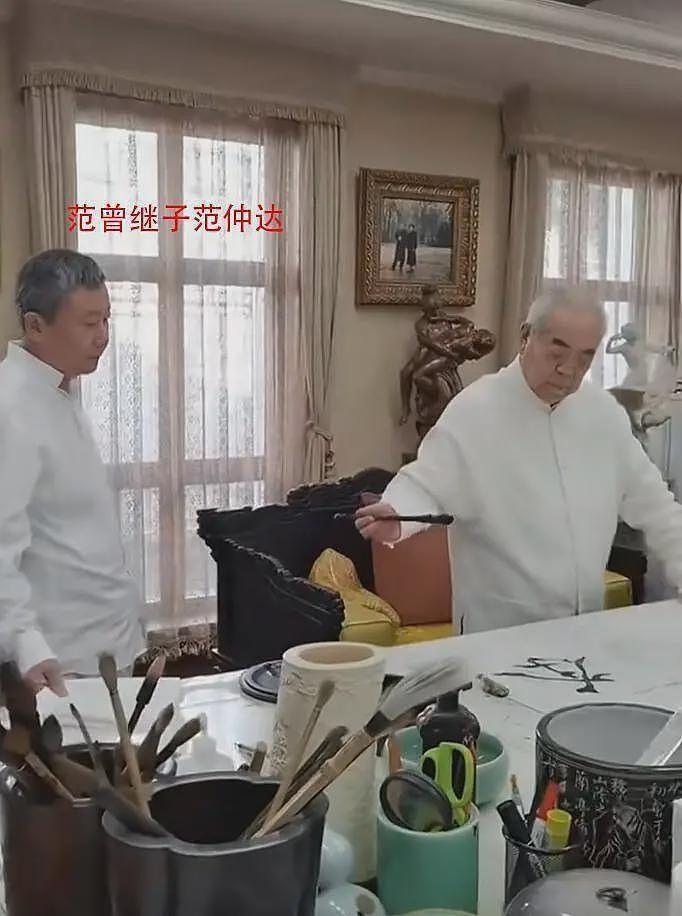 范曾新家曝光：二层复式装修奢华，婚房宽敞明亮，床很大床单是金色的（组图） - 6