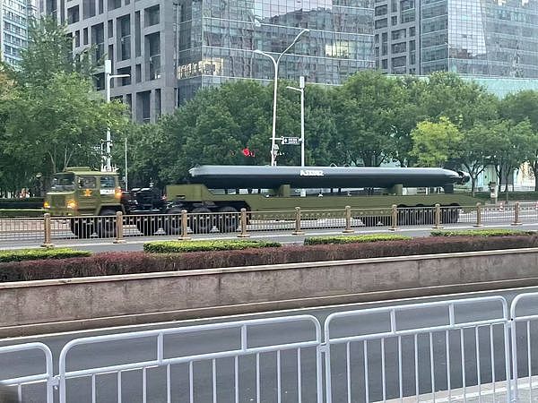 可毁灭沿海城市！大阅兵“海啸武器”现身北京街头（视频/组图） - 2