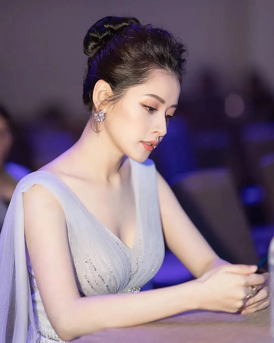 【美女】倪妮的脸，柳岩的匈，晓彤的腿，这个小姐姐身材太狠了（组图） - 9