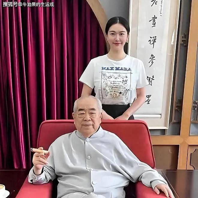87岁范曾找到了，37岁娇妻徐萌已怀孕生子（组图） - 4