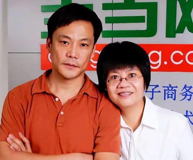 男人至死是少年!61岁李国庆与白月光再婚,没找小姑娘被网友怒赞(组图) - 8