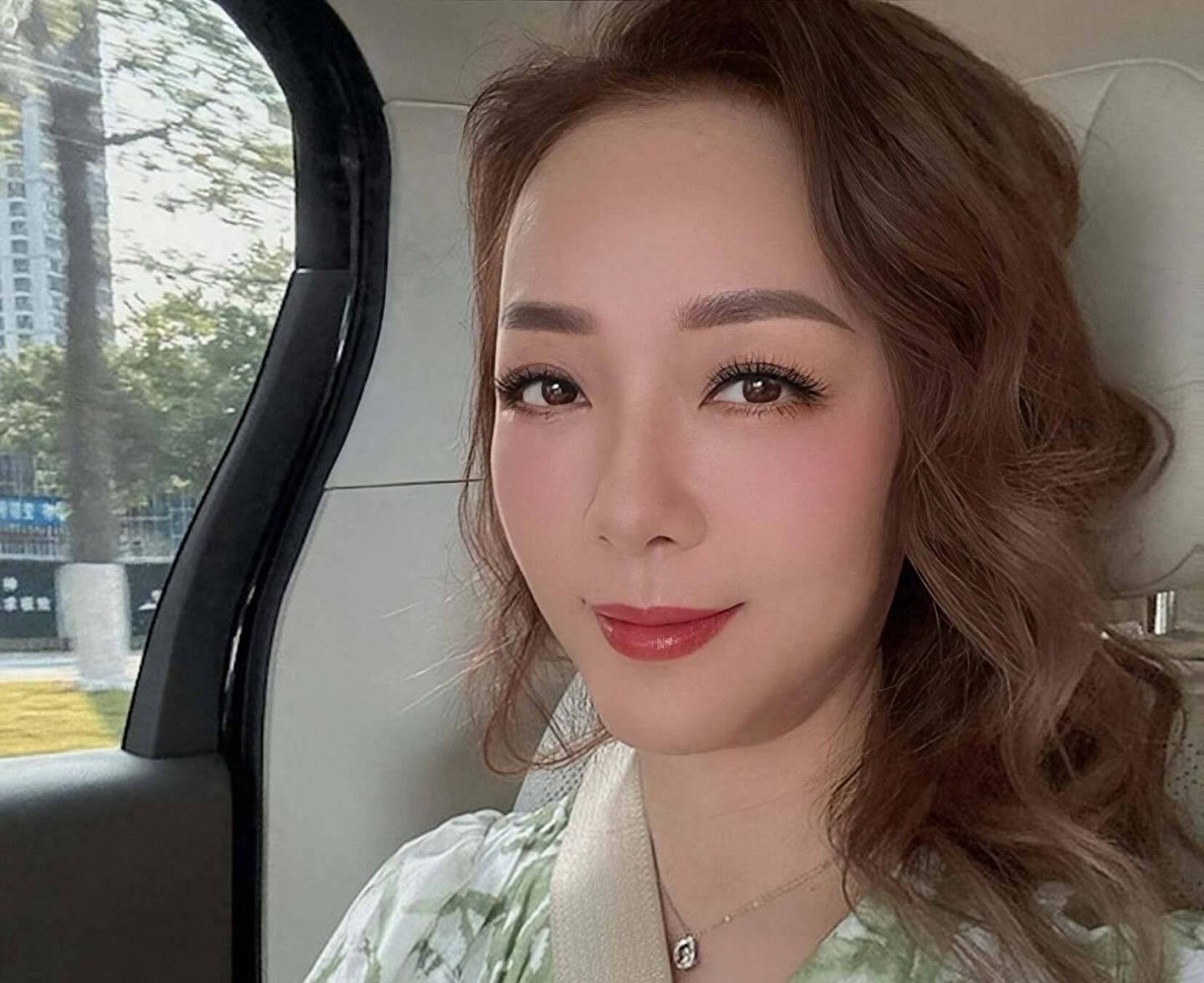 香港知名女星狂摸小鲜肉，恋上有妇之夫当第三者（组图） - 1