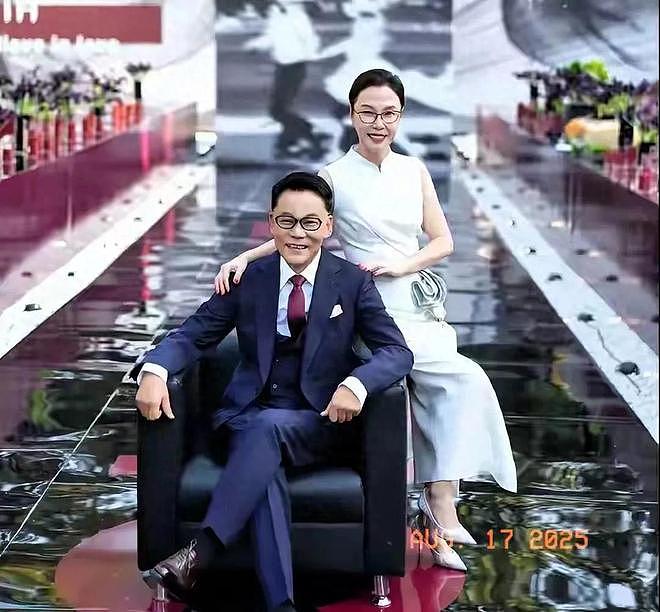 男人至死是少年!61岁李国庆与白月光再婚,没找小姑娘被网友怒赞(组图) - 1