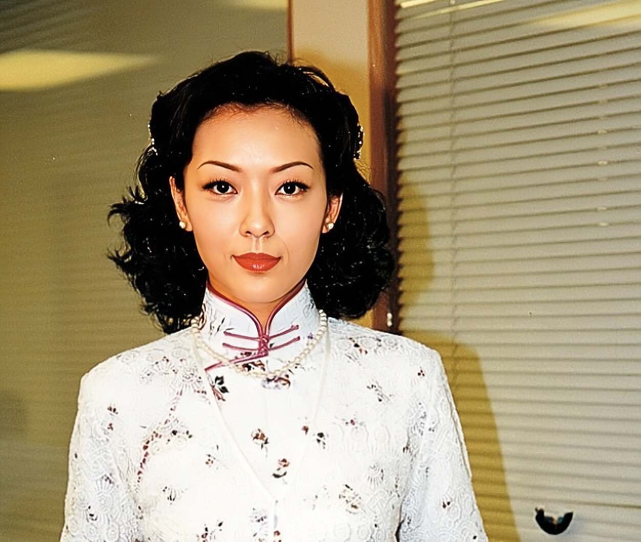 香港知名女星狂摸小鲜肉，恋上有妇之夫当第三者（组图） - 8