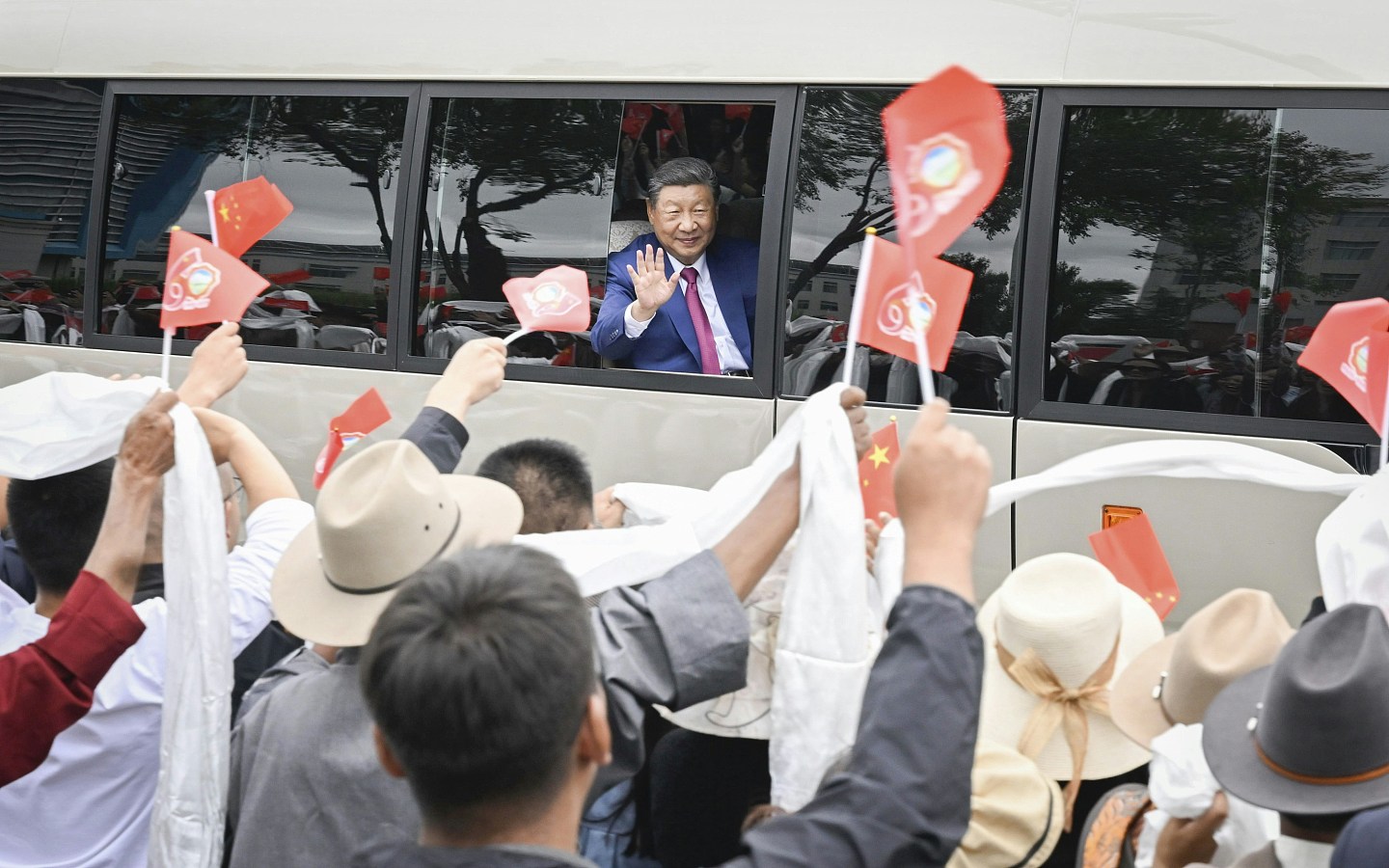 习近平率中央代表团抵拉萨，出席西藏自治区成立60周年庆祝活动（组图） - 4