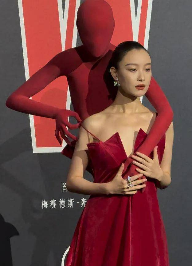 W盛典女明星杀疯了！热巴杨幂比拼顶奢高定，刘诗诗资源不如唐嫣（组图） - 14