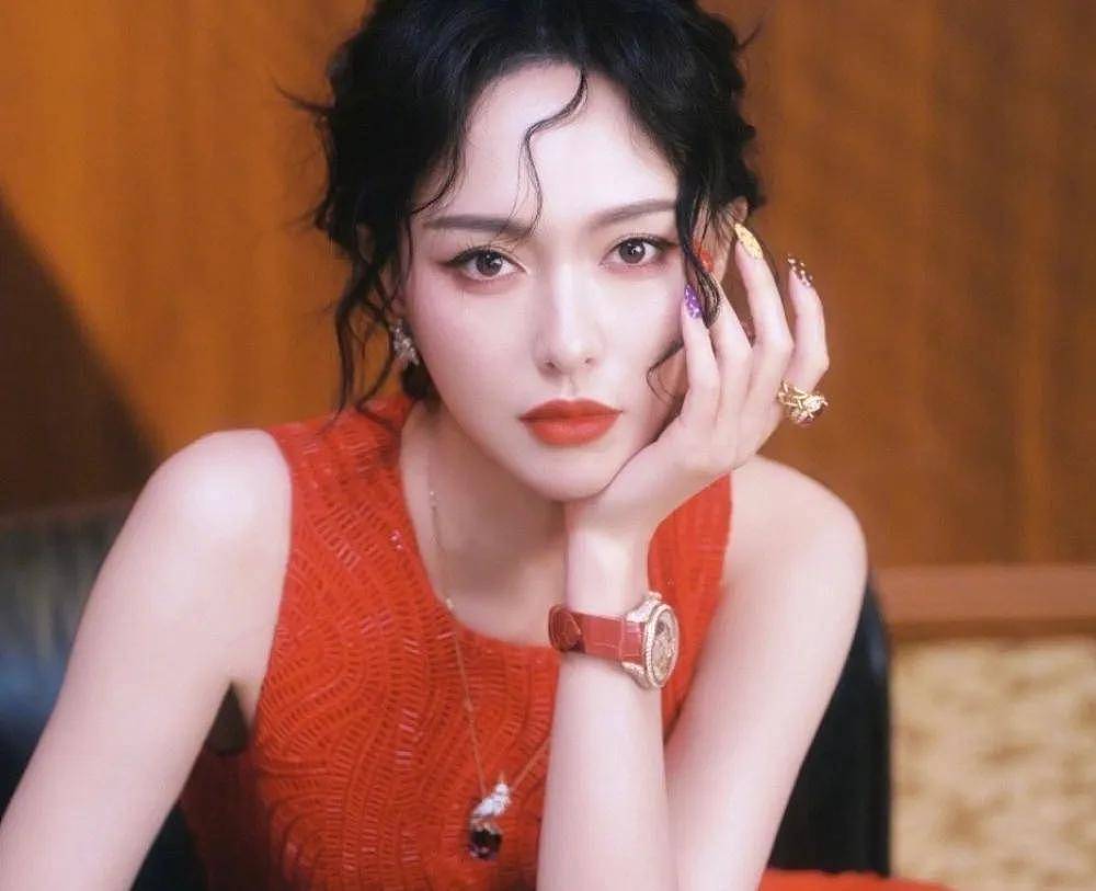 W盛典女明星杀疯了！热巴杨幂比拼顶奢高定，刘诗诗资源不如唐嫣（组图） - 21