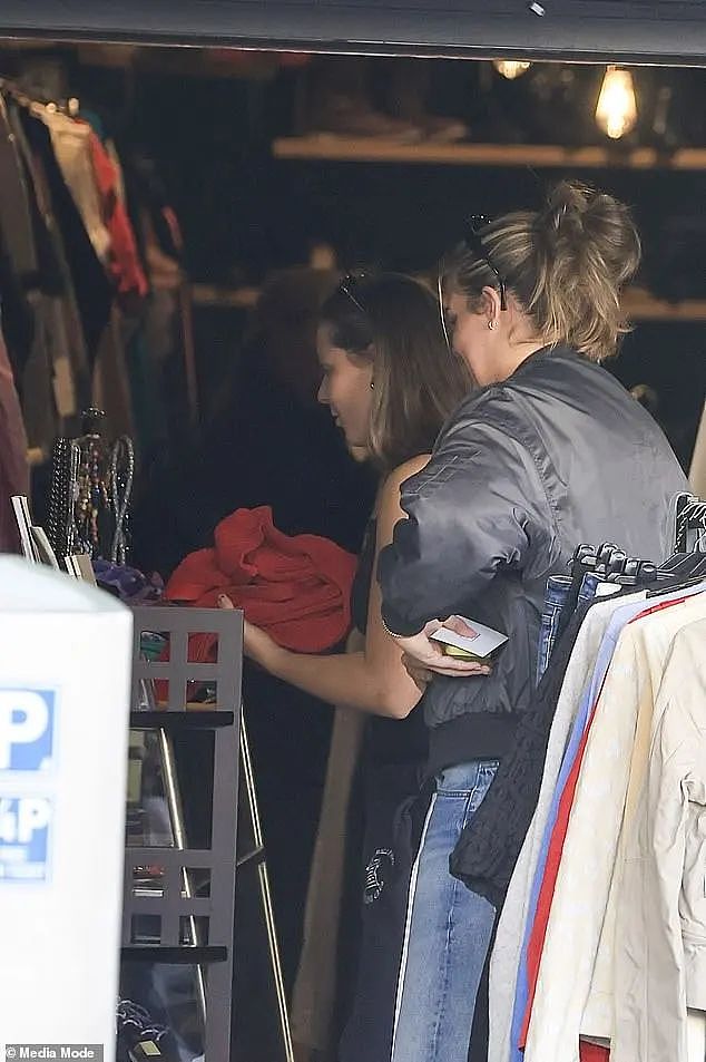 挪威00后公主跑悉尼留学在二手店扫货？明明未来女王，真就这么能省啊（组图） - 7