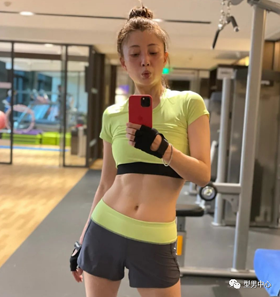 【美女】45岁殷桃,身材有多辣?网友直呼:不愧是梦中情桃(组图) - 8