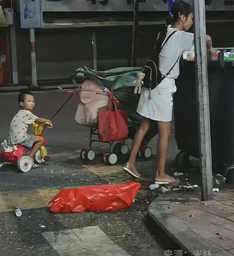 浙江2岁孩童陪伴妈妈遗体数日:失语的单亲妈妈,来不及告别……(组图) - 5