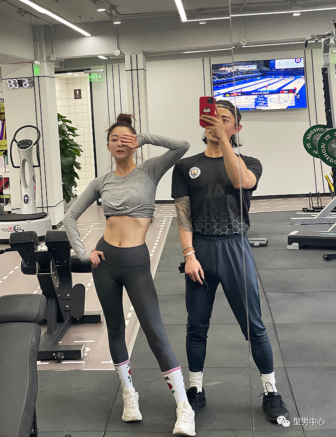 【美女】45岁殷桃,身材有多辣?网友直呼:不愧是梦中情桃(组图) - 4