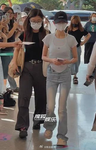 天价耳环事件后,黄杨钿甜现身横店复工(图) - 1