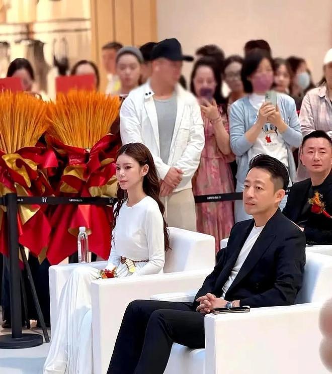 大S的嫁衣人生与马筱梅的逆袭：十年婚姻两场戏，赢家居然是她！（组图） - 9