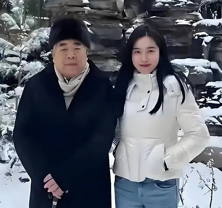 范曾好友透露家族内斗原因，继子继承北京房产，晒全家福挑衅亲女儿（组图） - 13