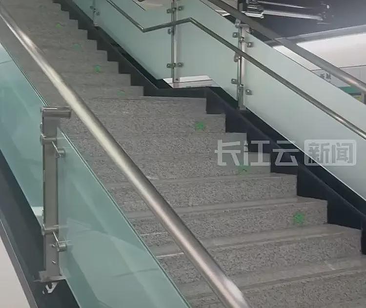 澳洲小飞机坠高尔夫球场画面曝!差点1杆上果岭 机上2人奇迹生还(图) - 12