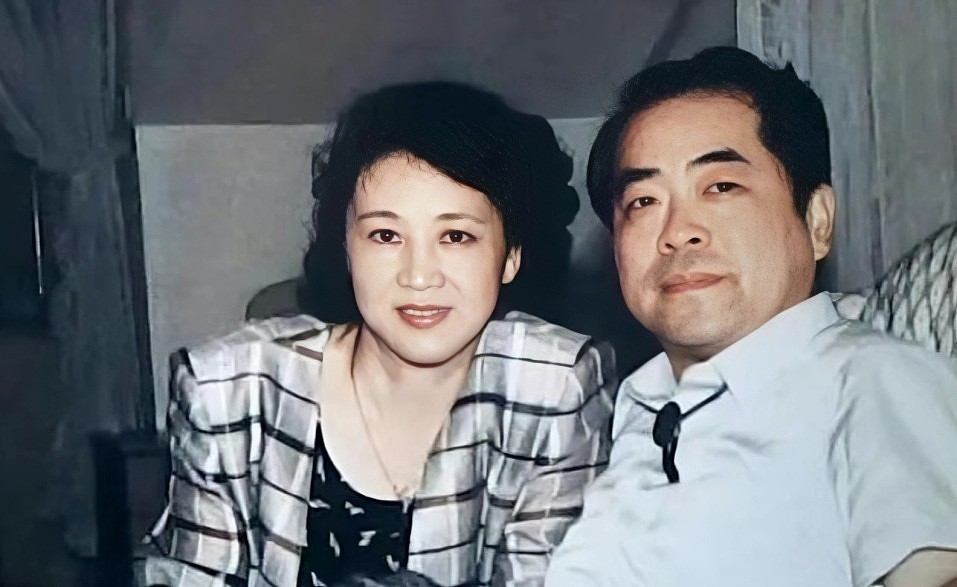 87岁范曾被曝失联!疑遭37岁娇妻徐萌做局,女儿发声透露更多细节(组图) - 16