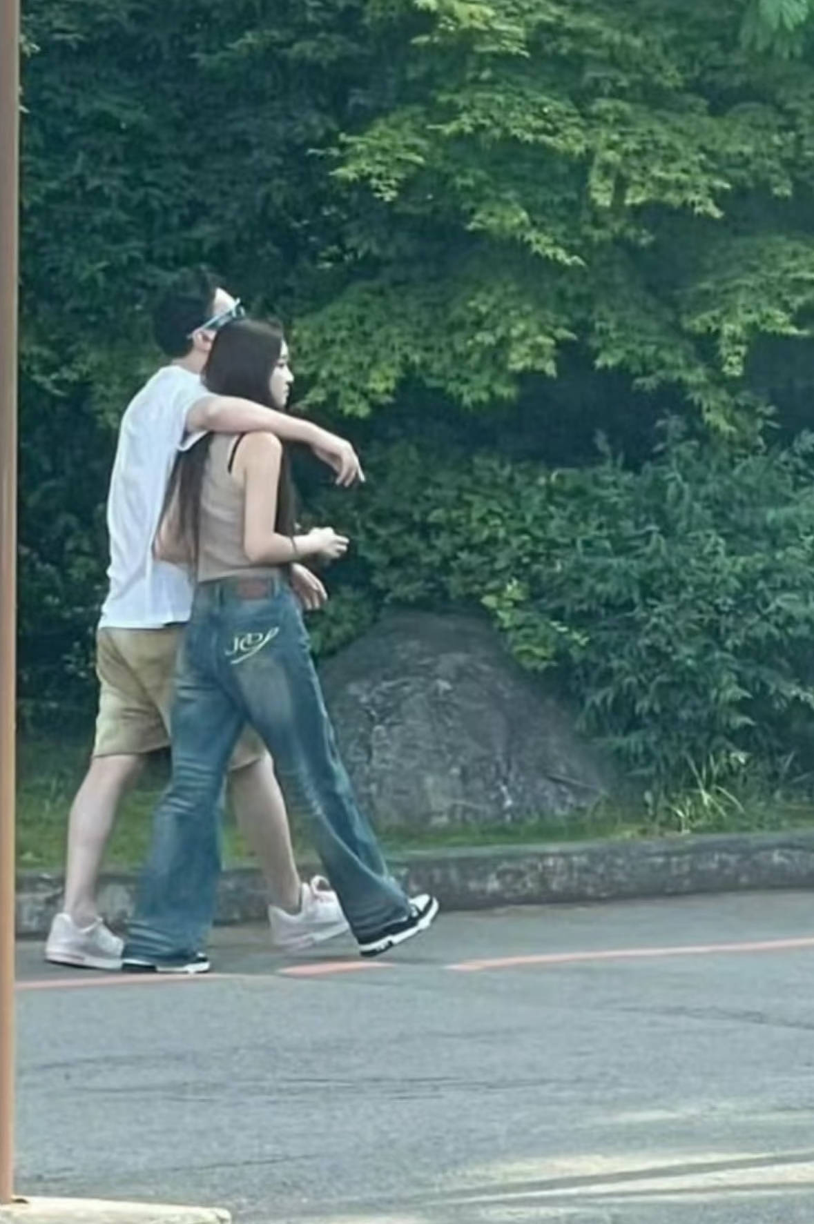 王思聪现身日本被偶遇，和新女伴逛街举止亲密，与懒懒恋情引猜测（组图） - 8