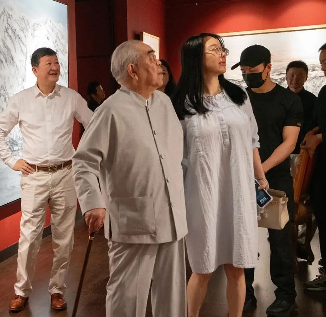 范曾好友透露家族内斗原因，继子继承北京房产，晒全家福挑衅亲女儿（组图） - 6