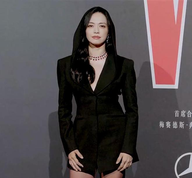 W盛典红毯生图来了！杨幂中分显秃，刘诗诗双目无神，唐嫣太瘦（组图） - 24