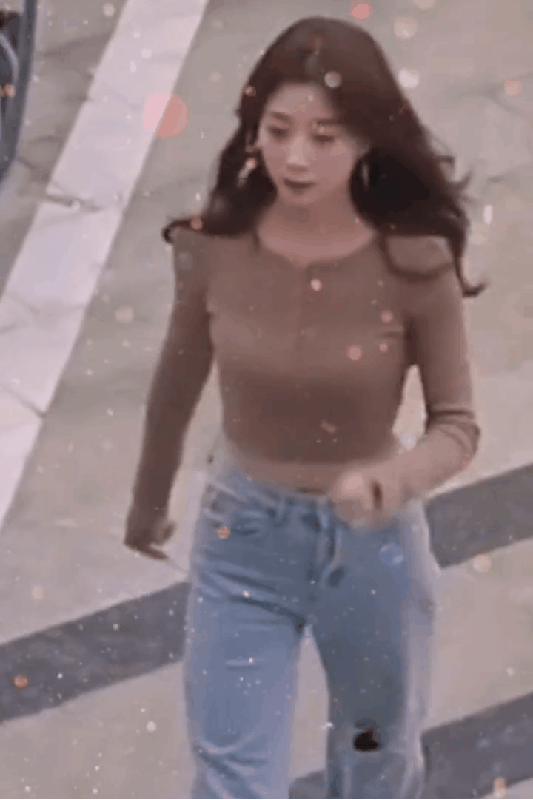 【美女】45岁殷桃,身材有多辣?网友直呼:不愧是梦中情桃(组图) - 10