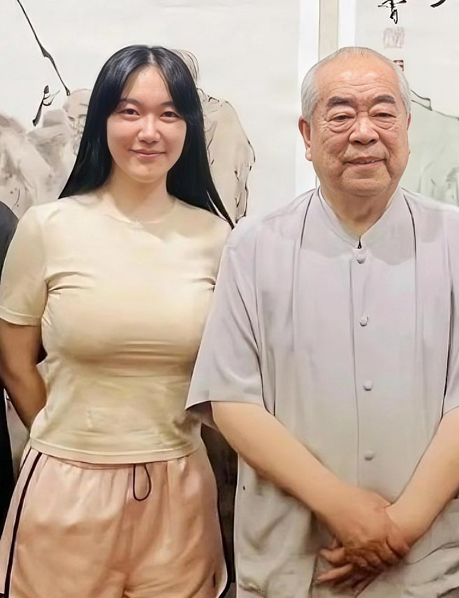 87岁范曾被曝失联!疑遭37岁娇妻徐萌做局,女儿发声透露更多细节(组图) - 30