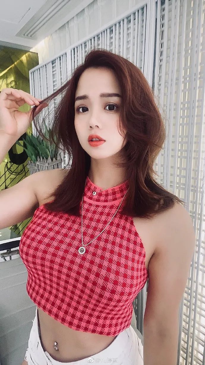 【美女】萝莉女神穿上紧身裤,看得我目不转睛了(组图) - 2