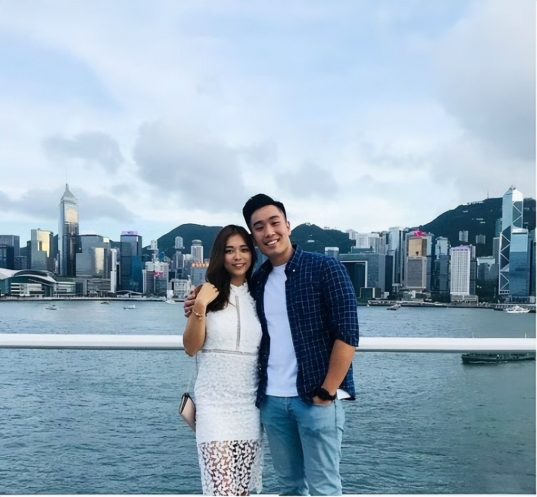 TVB话题小花穿超短裙摆性感姿势，被指故意擦边，前男友跳楼轻生（组图） - 5