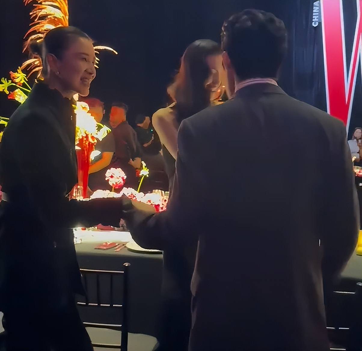 W盛典后台名场面！杨幂主动招呼热巴，倪妮造型夸张刘诗诗偷笑（组图） - 27