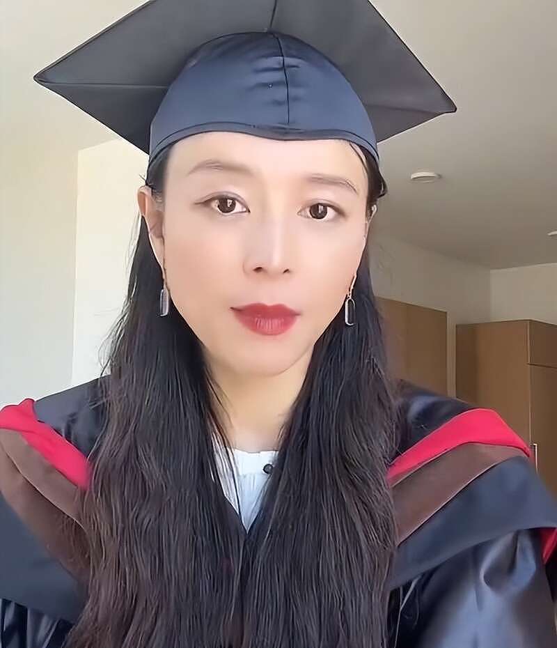 张静初毕业获赞：文艺片一姐曾因谣言跌谷底（组图） - 1