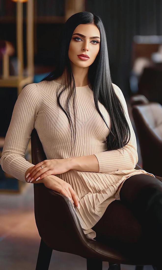 【美女】性感模特丰胸翘臀，完美身材尽显，坐拥极致腰臀比，太迷人了（组图） - 11