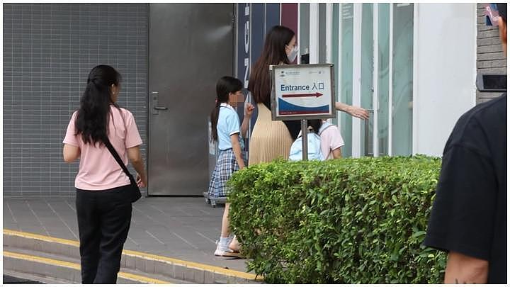 方媛打出租车送女儿上学，怀孕八个月还那么美，不用司机保姆帮郭富城省钱（组图） - 3