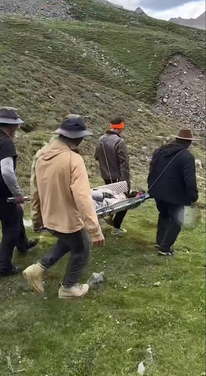 博主登雪山时骨折，10个村民收费6万将其抬下山！网友热议：是否有乘人之危之嫌（视频/组图） - 1