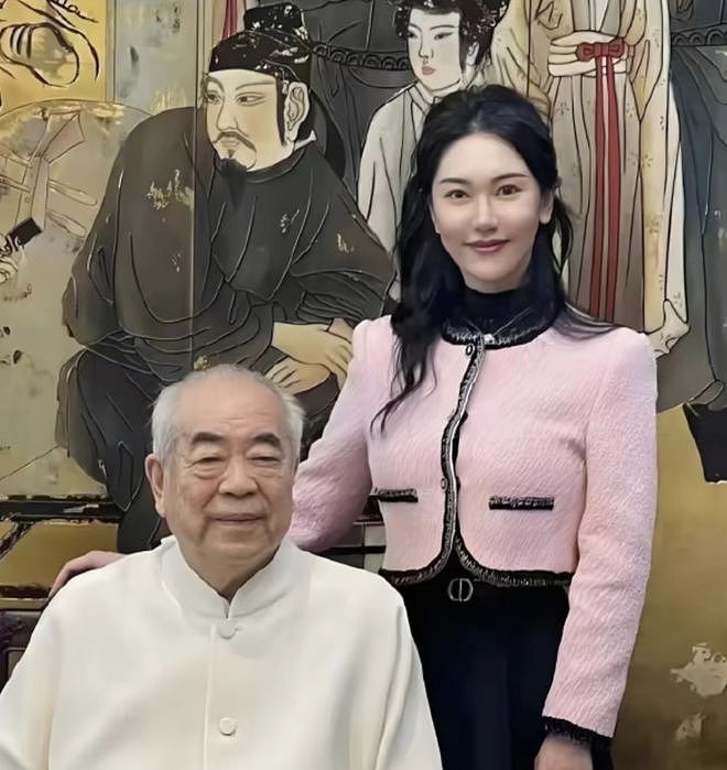 范曾晚节不保?亲题牌匾下堆满烂鞋,还曾给释永信美女弟子题字(组图) - 8