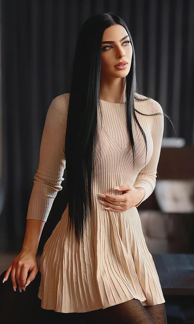 【美女】性感模特丰胸翘臀，完美身材尽显，坐拥极致腰臀比，太迷人了（组图） - 5