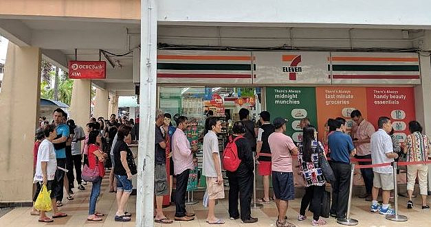 “如果没有中国，就没有新加坡…”网传中国妈妈携娃插队与本地人对骂，视频流出引热议（视频/组图） - 42