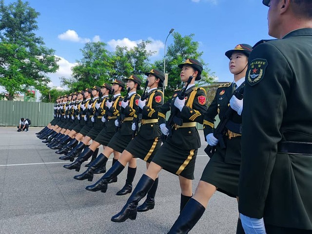 九三阅兵：境外媒体提前探营！三军仪仗队持191步枪亮相视频曝（视频/组图） - 2