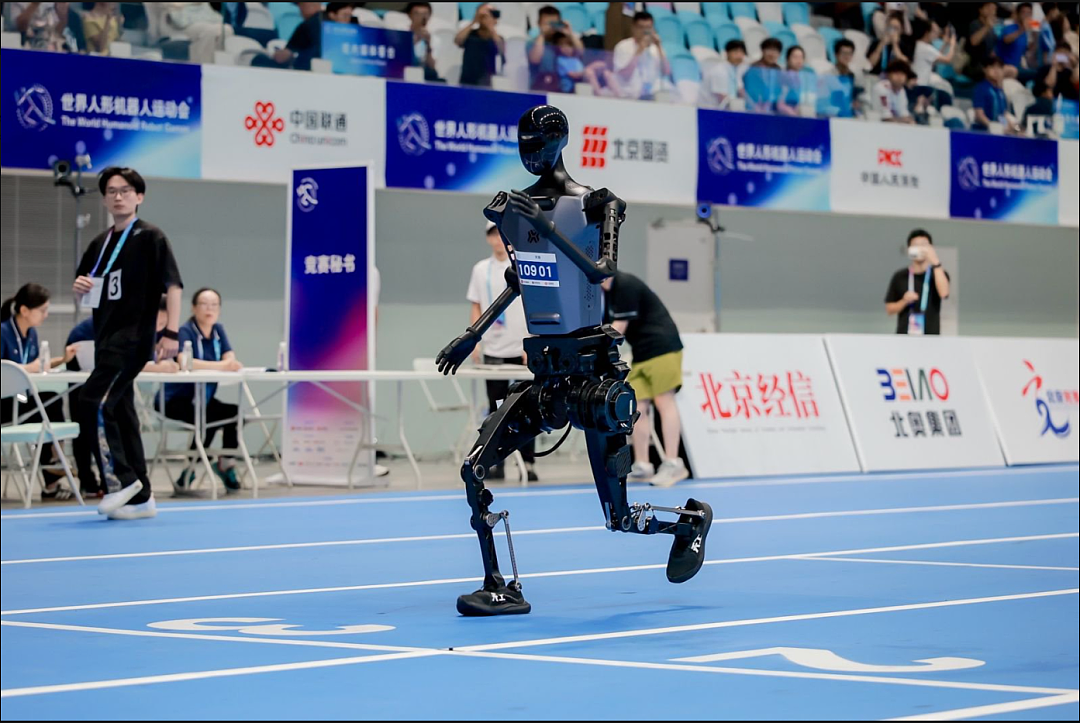 号称“取代人类”的史诗级机器人，只会边偷袭人类、边绊倒自己（组图） - 11