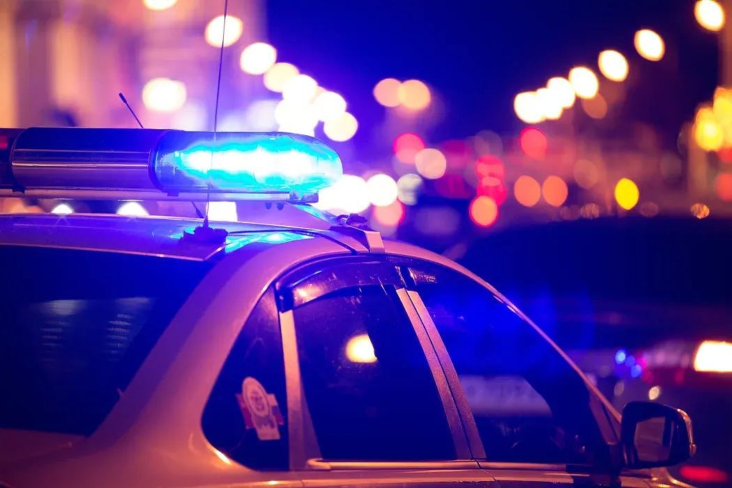 早高峰惊魂,北岸15辆警车追捕封路;当街抢鞋抢衣服,团伙持刀威胁;奥克兰海滨豪宅遭重创,万套房产被“降级”(组图) - 3