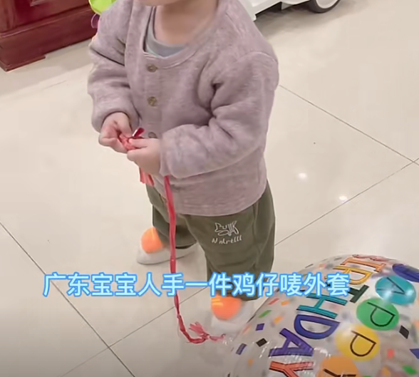 【宠物】妹子用攒了2年的狗毛,给自己和小猫织了件毛衣?网友笑喷:一家人就要整整齐齐(组图) - 8